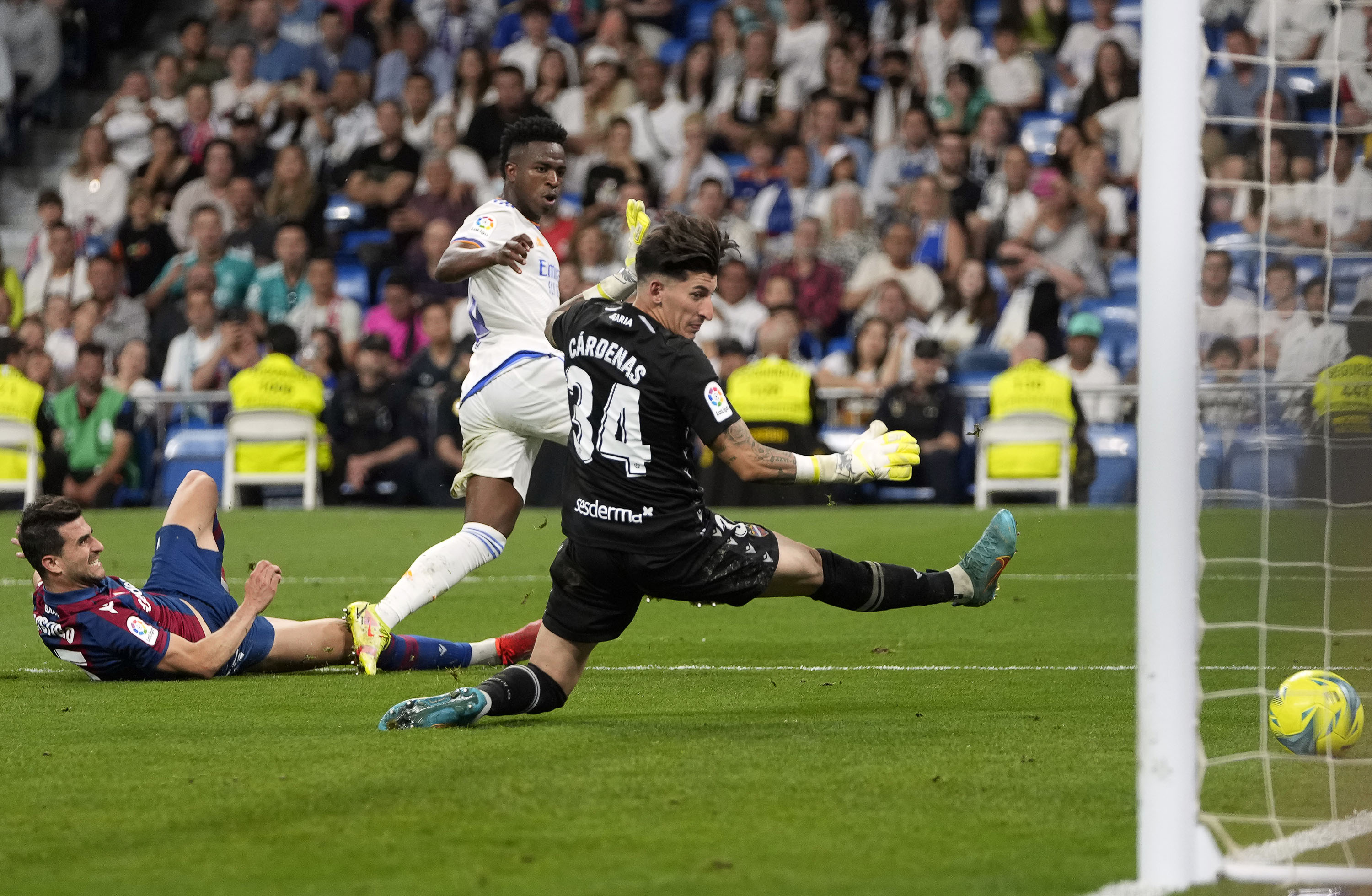 Tampil Menawan, Vinicius Junior Borong Tiga Gol dan Jadi Bintang Lapangan saat Real Madrid Pesta 6-0 ke Gawang Levante