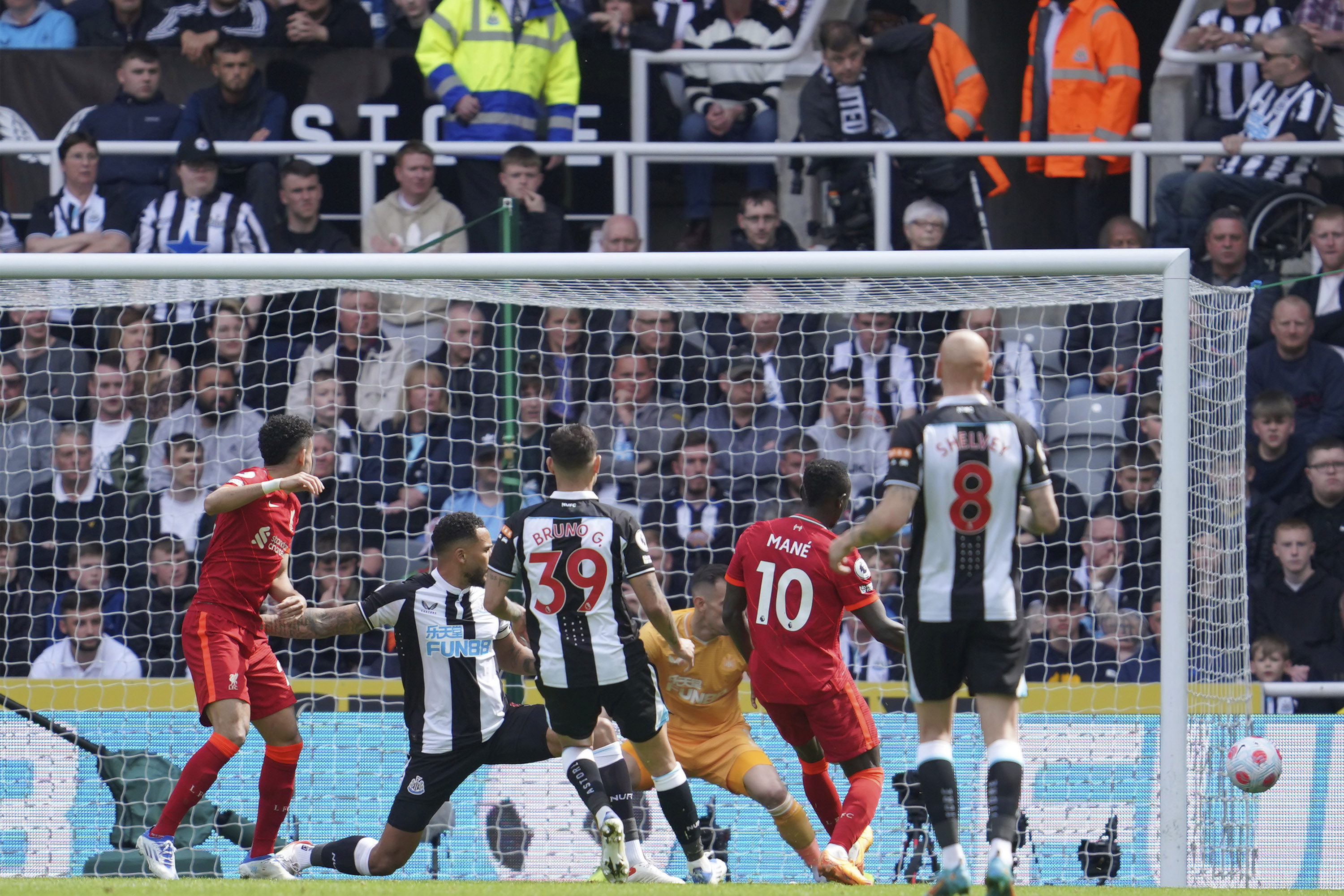10 Kali Tembakan Tepat Sasaran Liverpool Cuman Menang 1-0, Dubravka Banyak Ngeblok