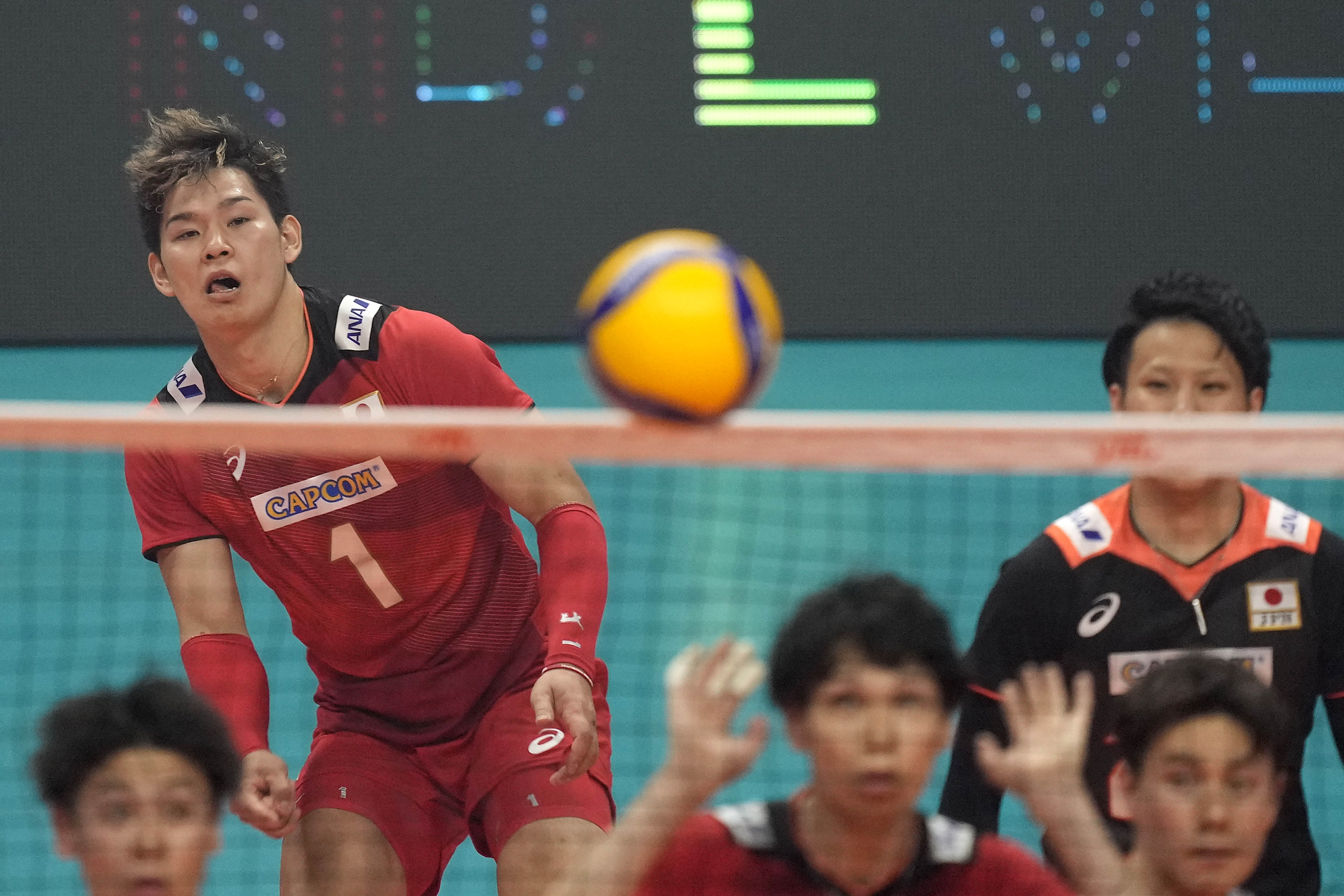 Aksi Pamer Spike di Ajang Volleyball Nations League 2022