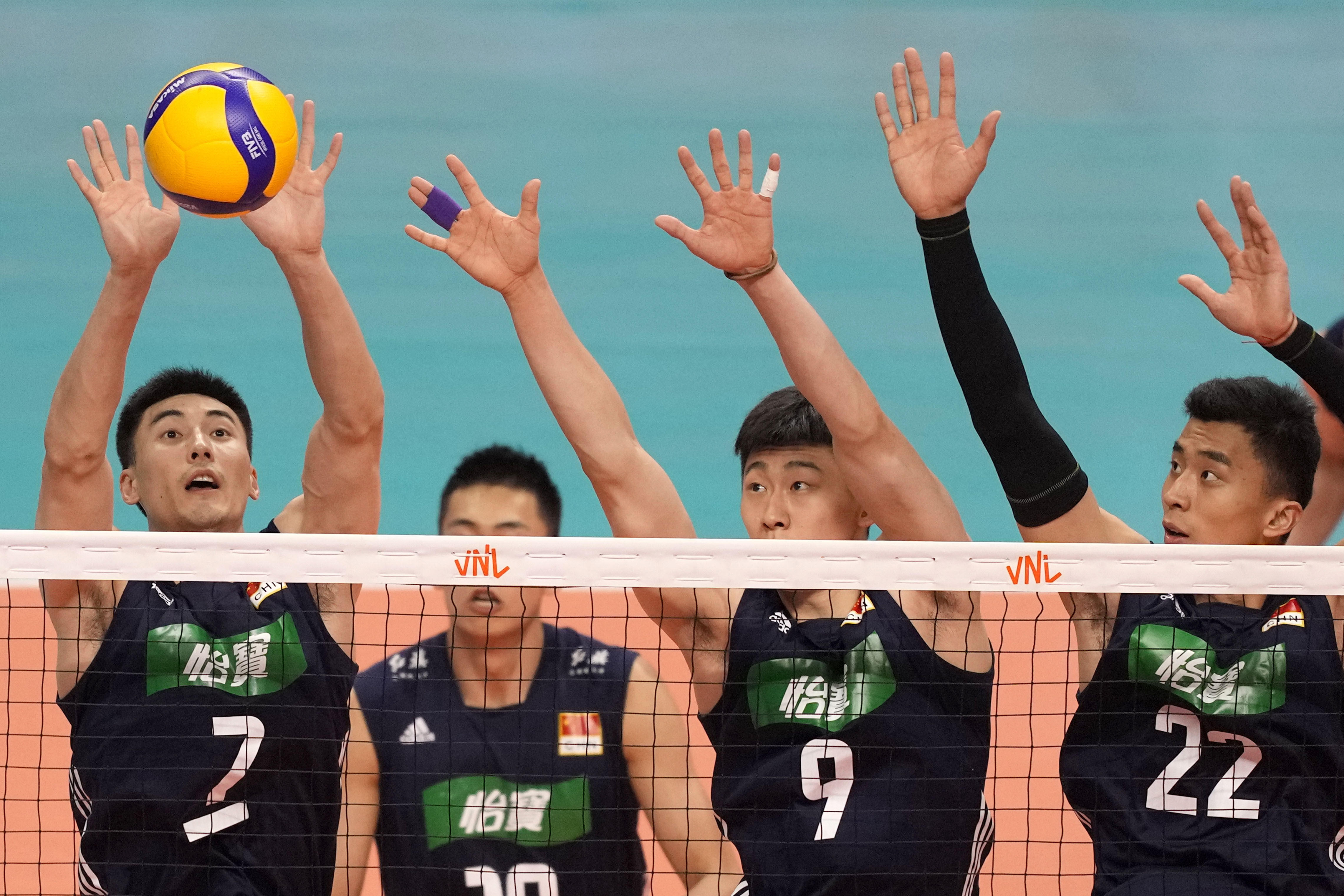 Aksi Pamer Spike di Ajang Volleyball Nations League 2022