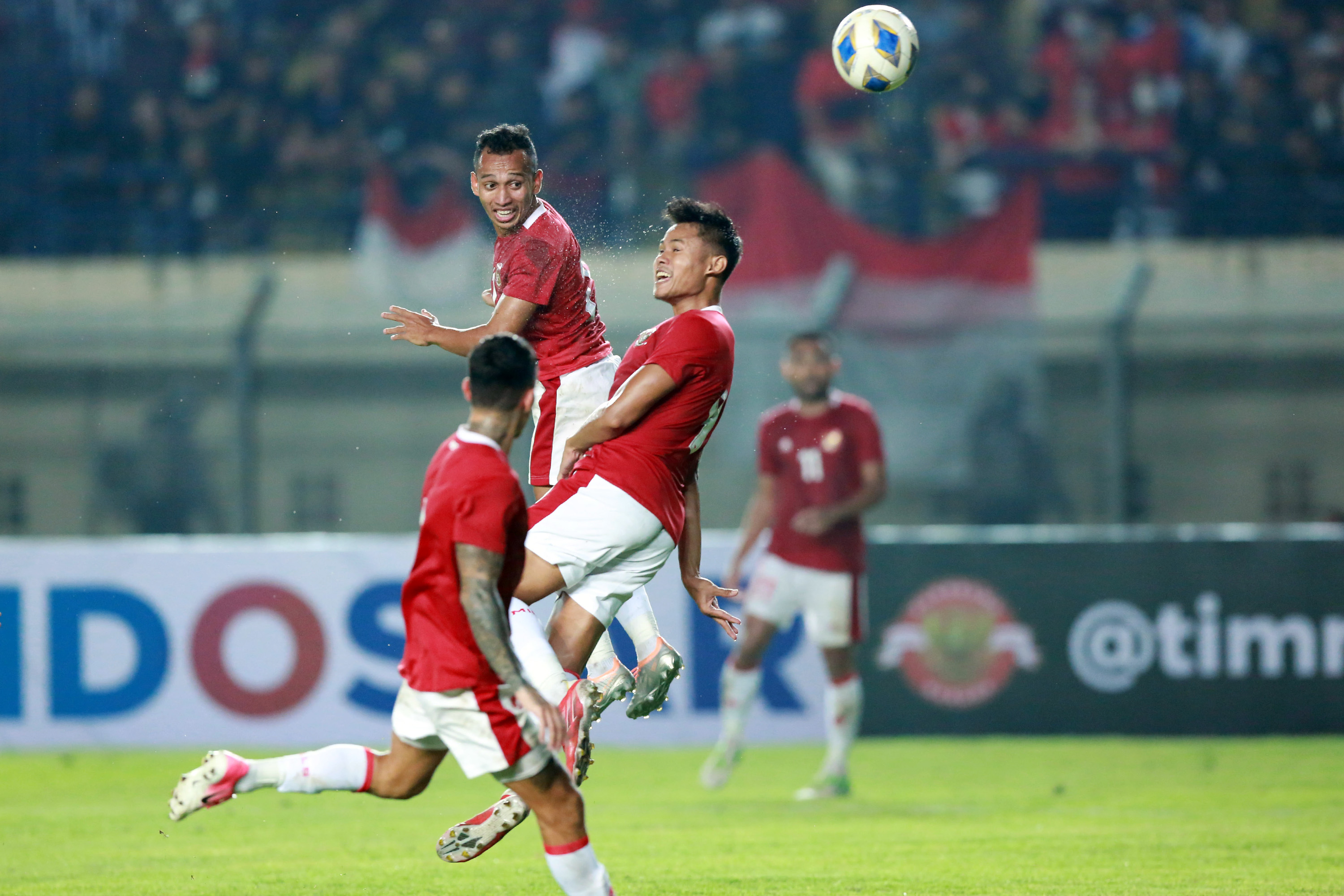 Aksi Pemain Timnas Indonesia saat Meladeni Timnas Bangladesh dalam Laga Uji Coba FIFA Matchday