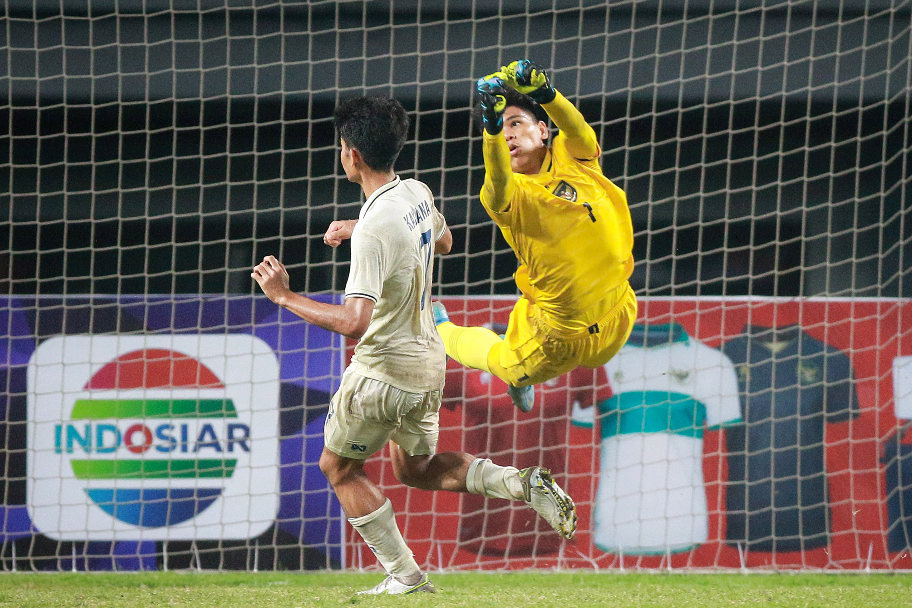 Aksi Gemilang Cahya Supriadi, Enam Kali Menyelamatkan Gawang Timnas Indonesia U-19 saat Melawan Thailand
