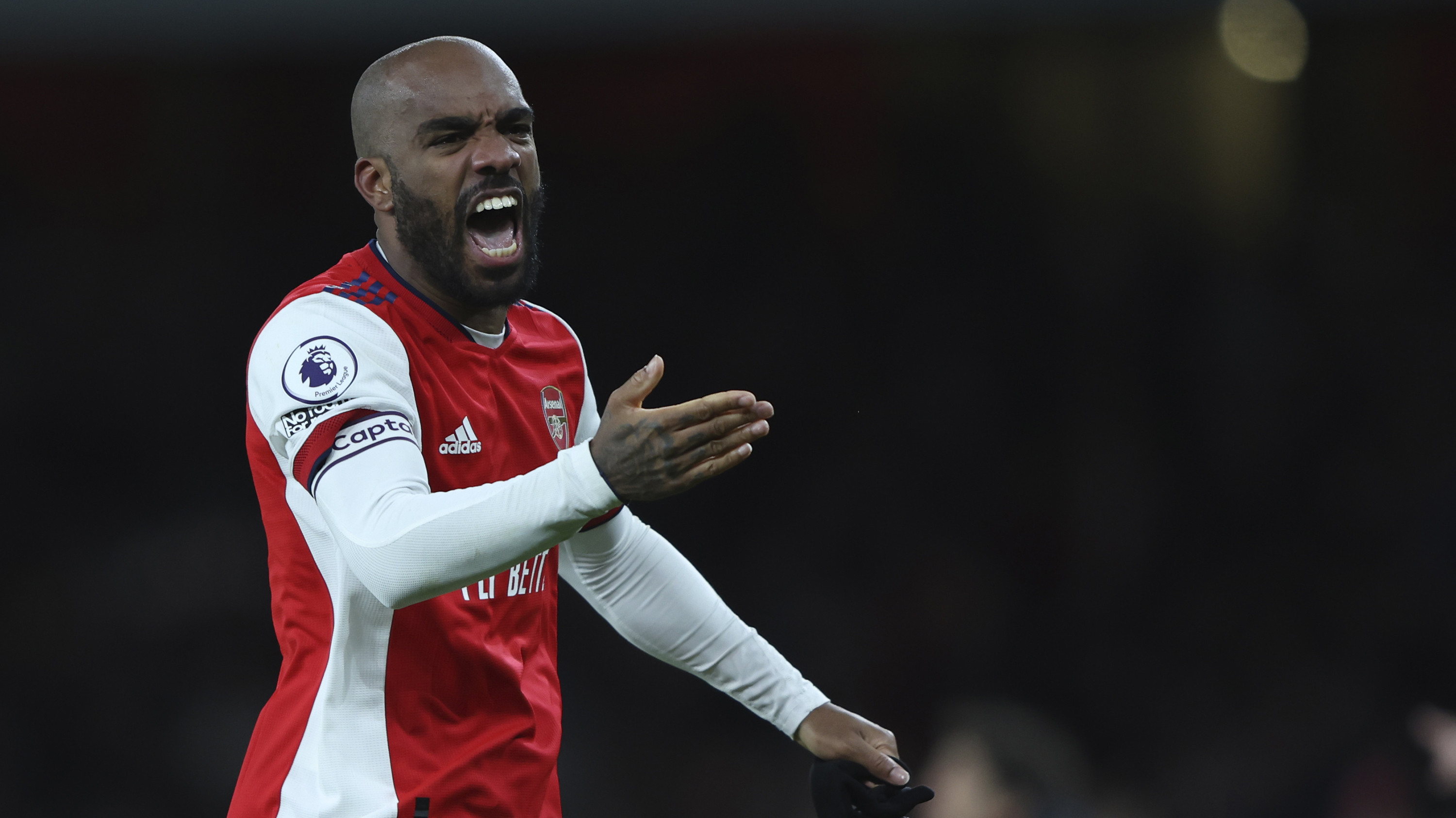 5 Striker Berumur yang Resmi Berkostum Baru pada Musim Ini