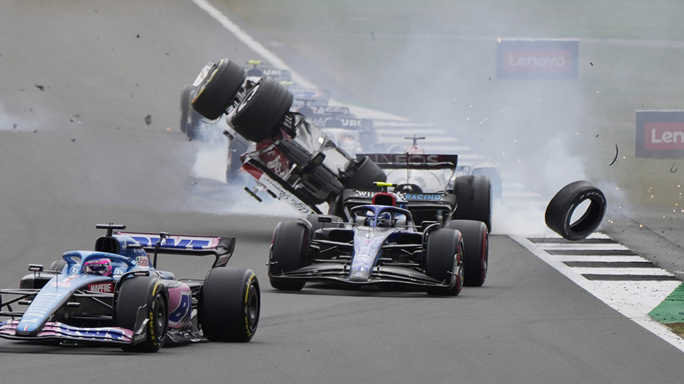 Detik-Detik Kecelakaan Horor Yang Menimpa Zhou Guanyu di F1 GP Inggris