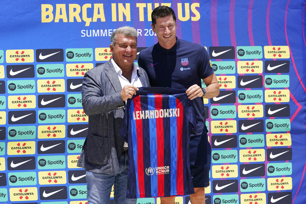 5 Striker Berumur yang Resmi Berkostum Baru pada Musim Ini