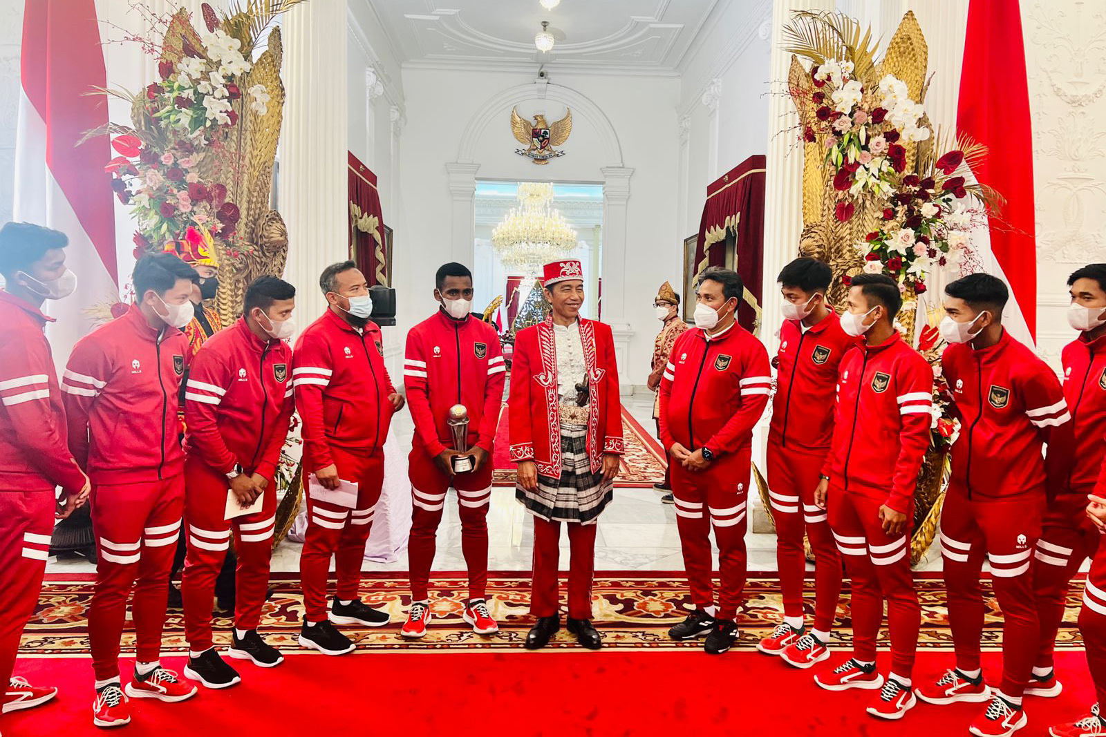 Momen Ketika Kapten Timnas U-16 Gugup bertemu Presiden Jokowi di Perayaan HUT RI ke-77