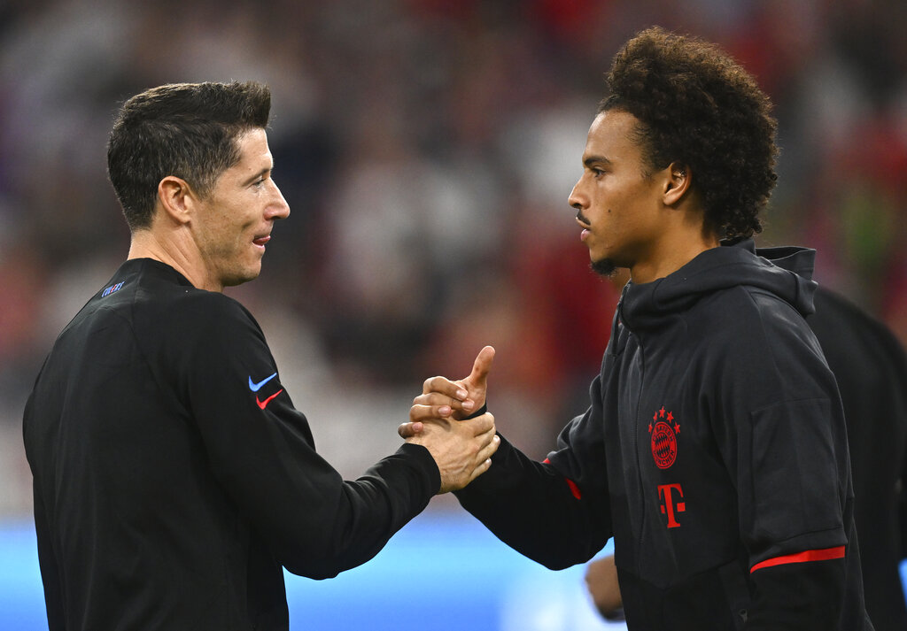 Momen Dingin Pemain Bayern Munchen saat Sambut Lewandowski