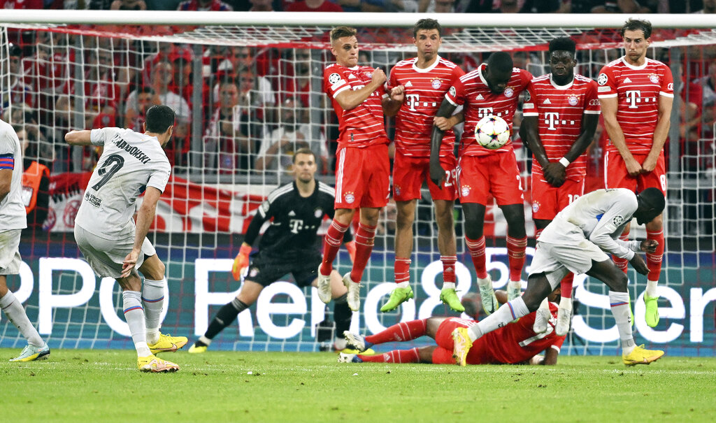 Momen Dingin Pemain Bayern Munchen saat Sambut Lewandowski