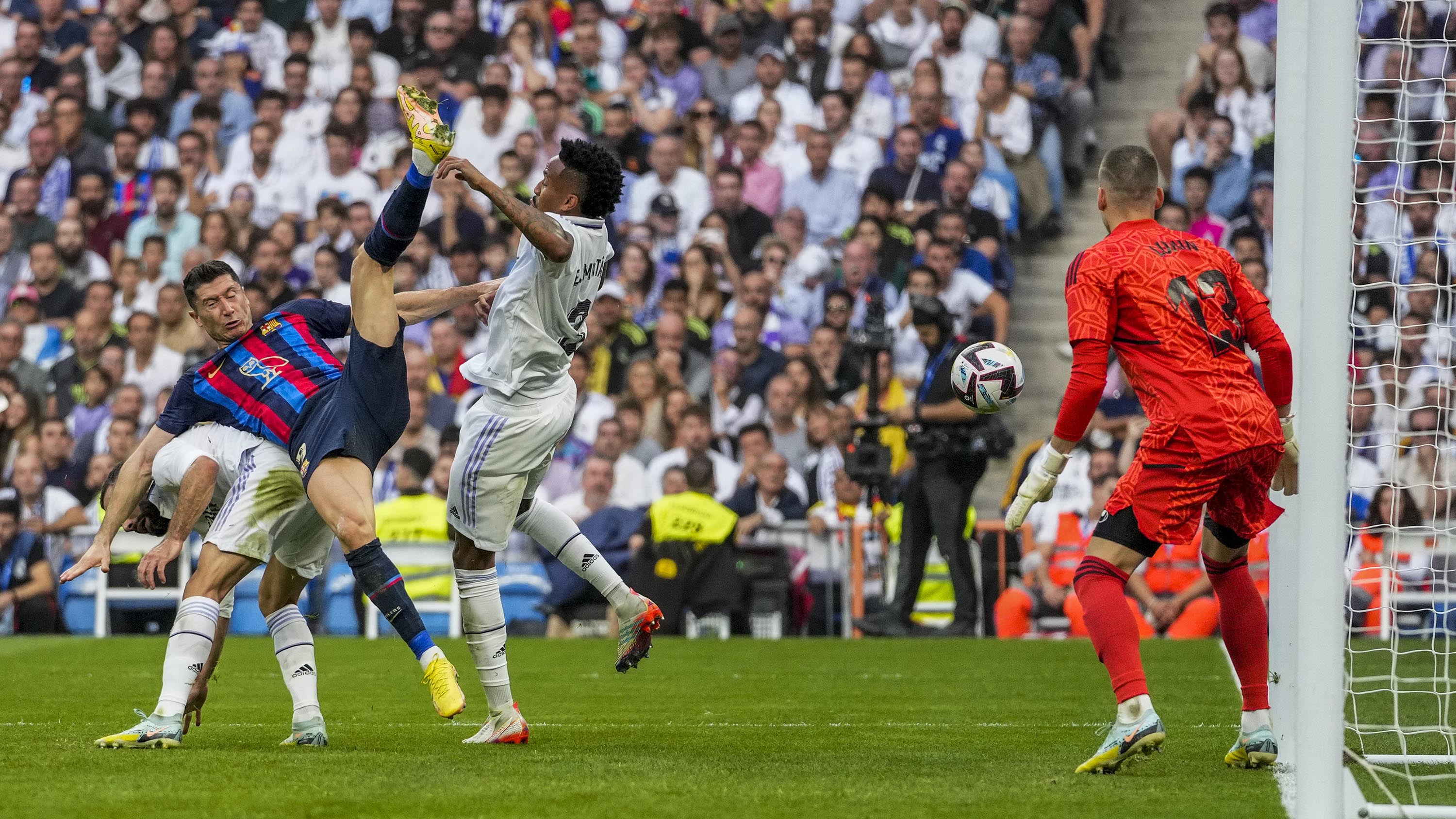 Lewandowski Tak Berkutik, El Clasico Teranyar Jadi Milik Real Madrid