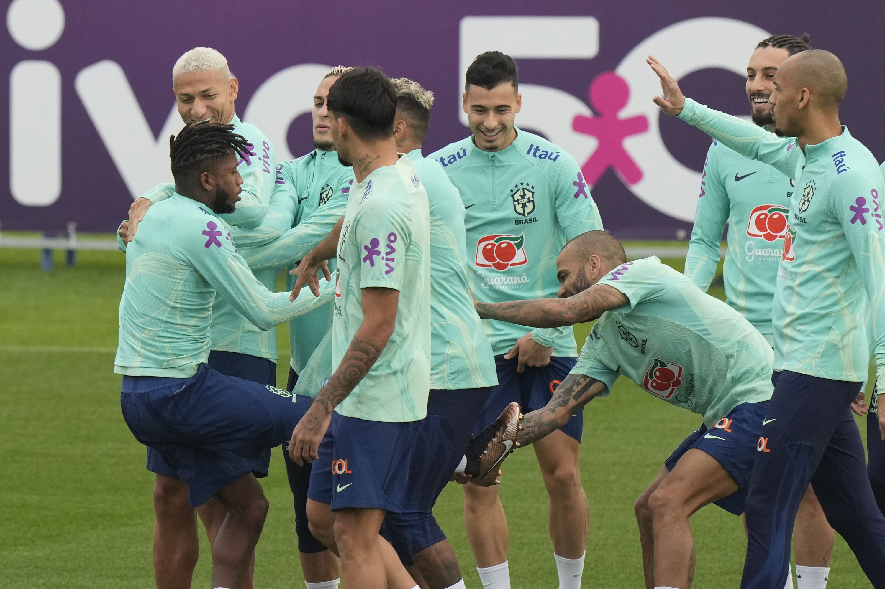 Jelang Piala Dunia 2022 Fred dan Dani Alves Ribut di Sesi Latihan Timnas Brasil?