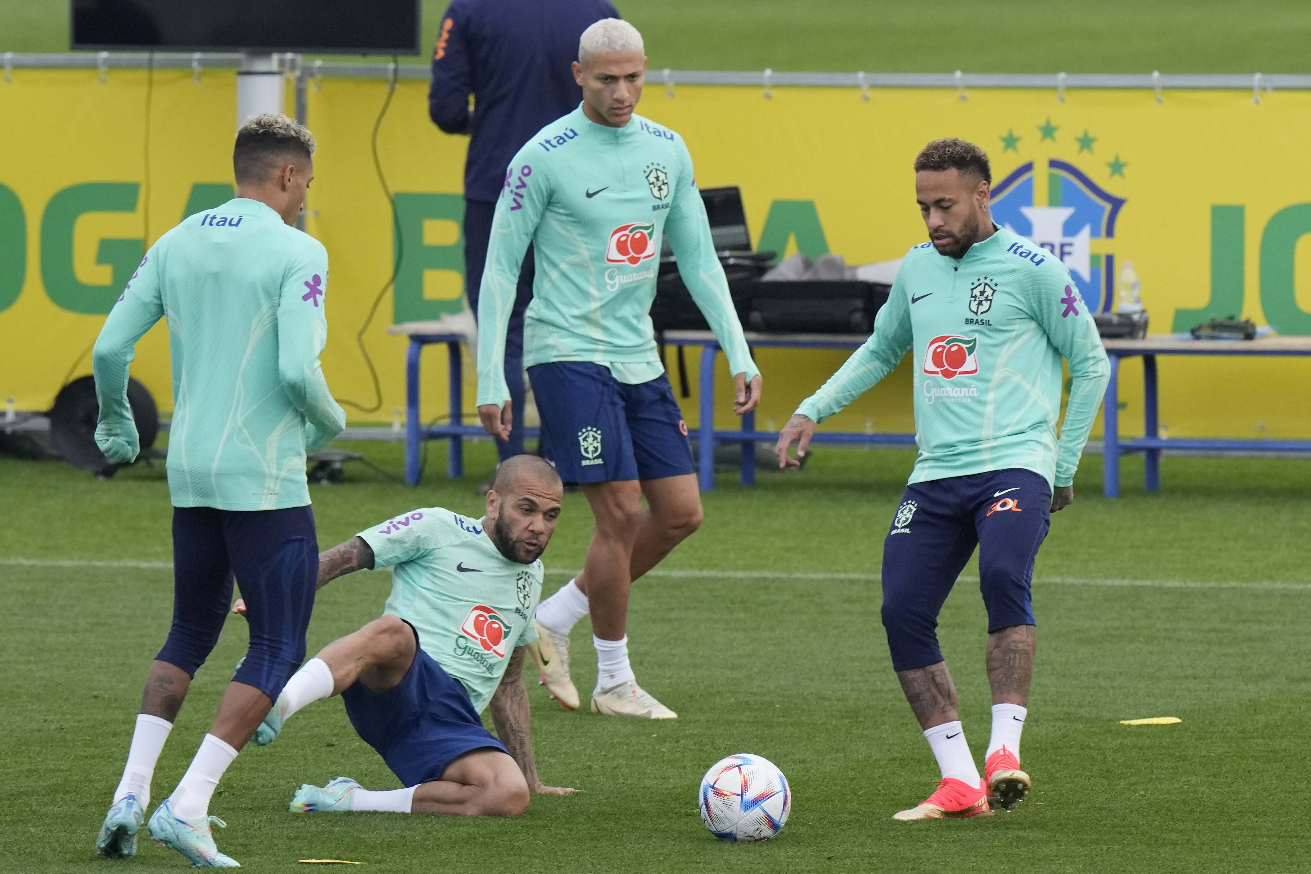 Jelang Piala Dunia 2022 Fred dan Dani Alves Ribut di Sesi Latihan Timnas Brasil?