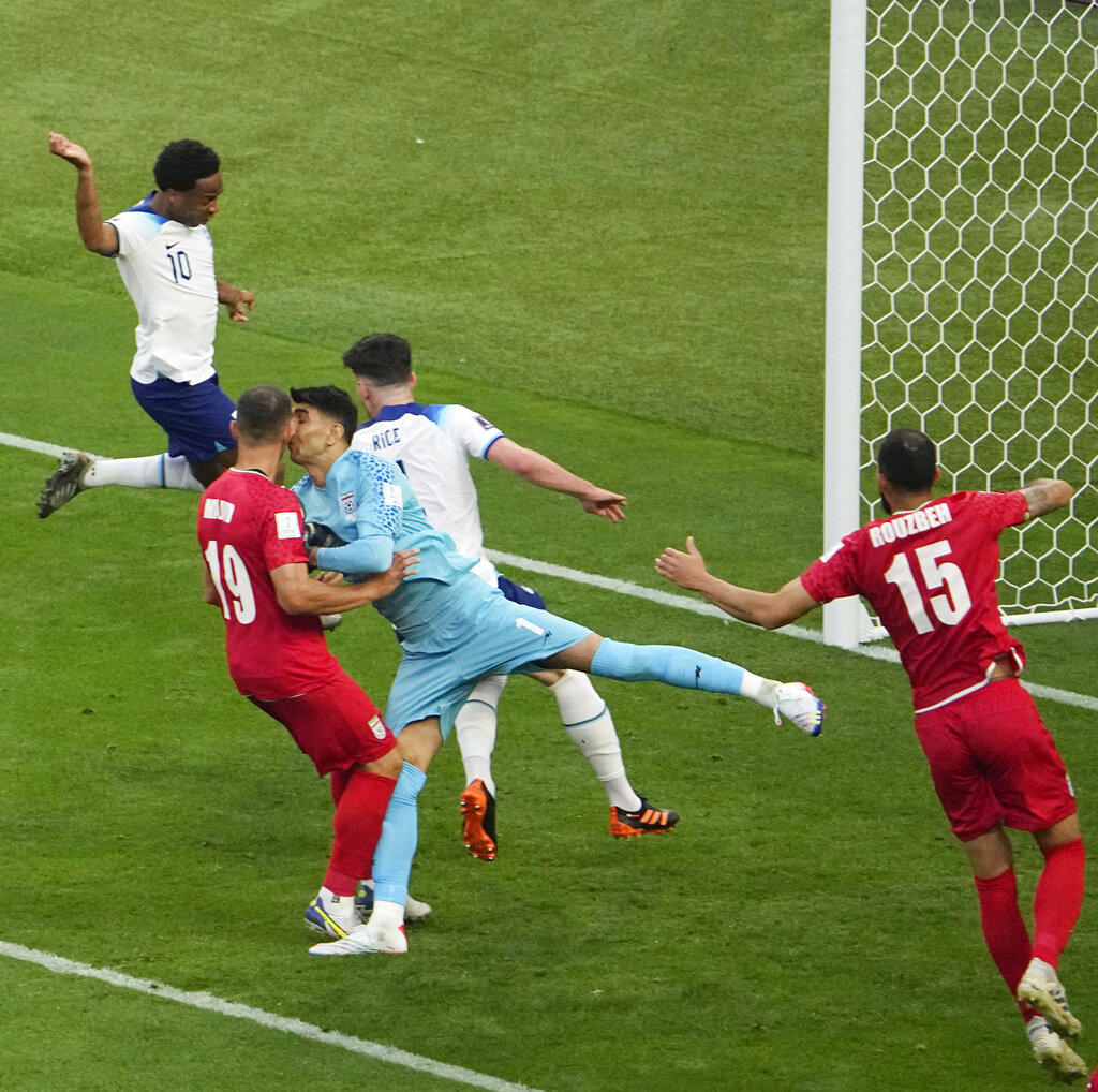 Momen Insiden Berdarah Kiper Beiranvand Saat Laga Pembuka Grup B Piala Dunia 2022, Iran Berakhir Dibantai 2-6 oleh Inggris