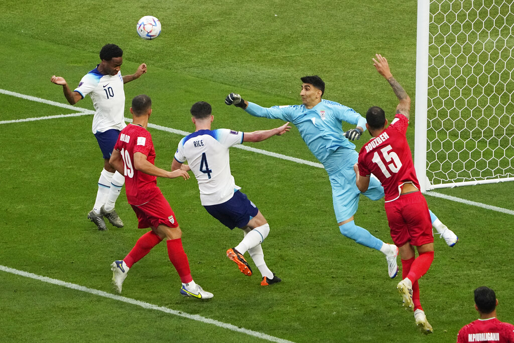 Momen Insiden Berdarah Kiper Beiranvand Saat Laga Pembuka Grup B Piala Dunia 2022, Iran Berakhir Dibantai 2-6 oleh Inggris