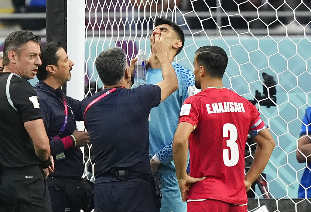 Momen Insiden Berdarah Kiper Beiranvand Saat Laga Pembuka Grup B Piala Dunia 2022, Iran Berakhir Dibantai 2-6 oleh Inggris