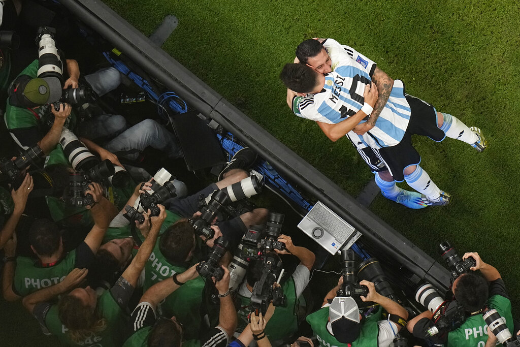 Aksi Lionel Messi Porak Porandakan Pertahanan Meksiko, Argentina Jaga Asa Lolos ke Babak 16 Besar Piala Dunia 2022