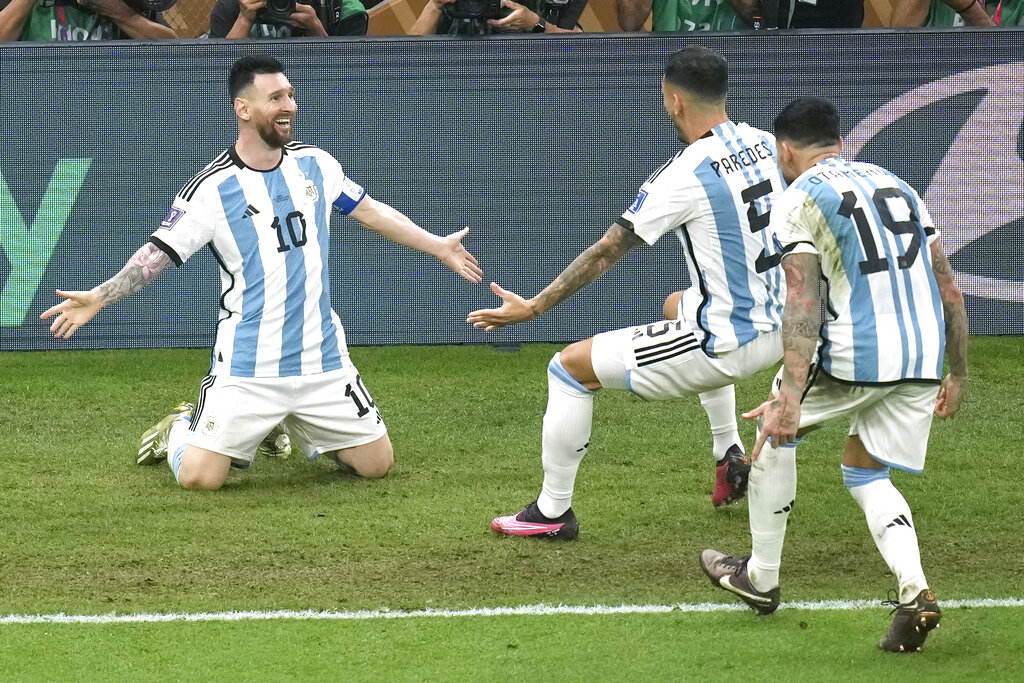 Mimpi Menjadi Nyata, Lionel Messi Akhirnya Angkat Trofi Piala Dunia