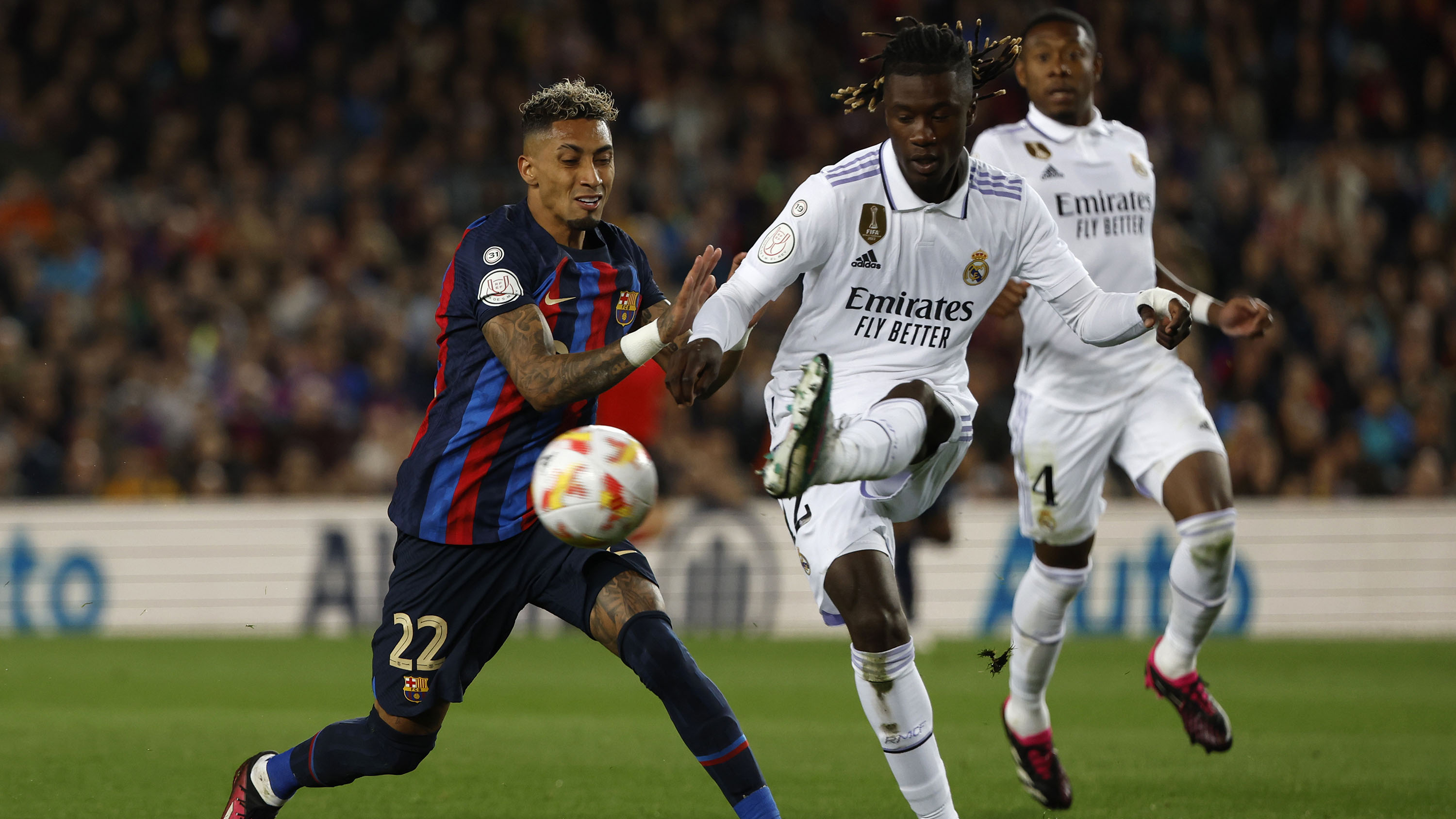 Hattrick Karim Benzema Bawa Real Madrid Pesta Gol Lagi di Kandang Barcelona setelah 60 Tahun