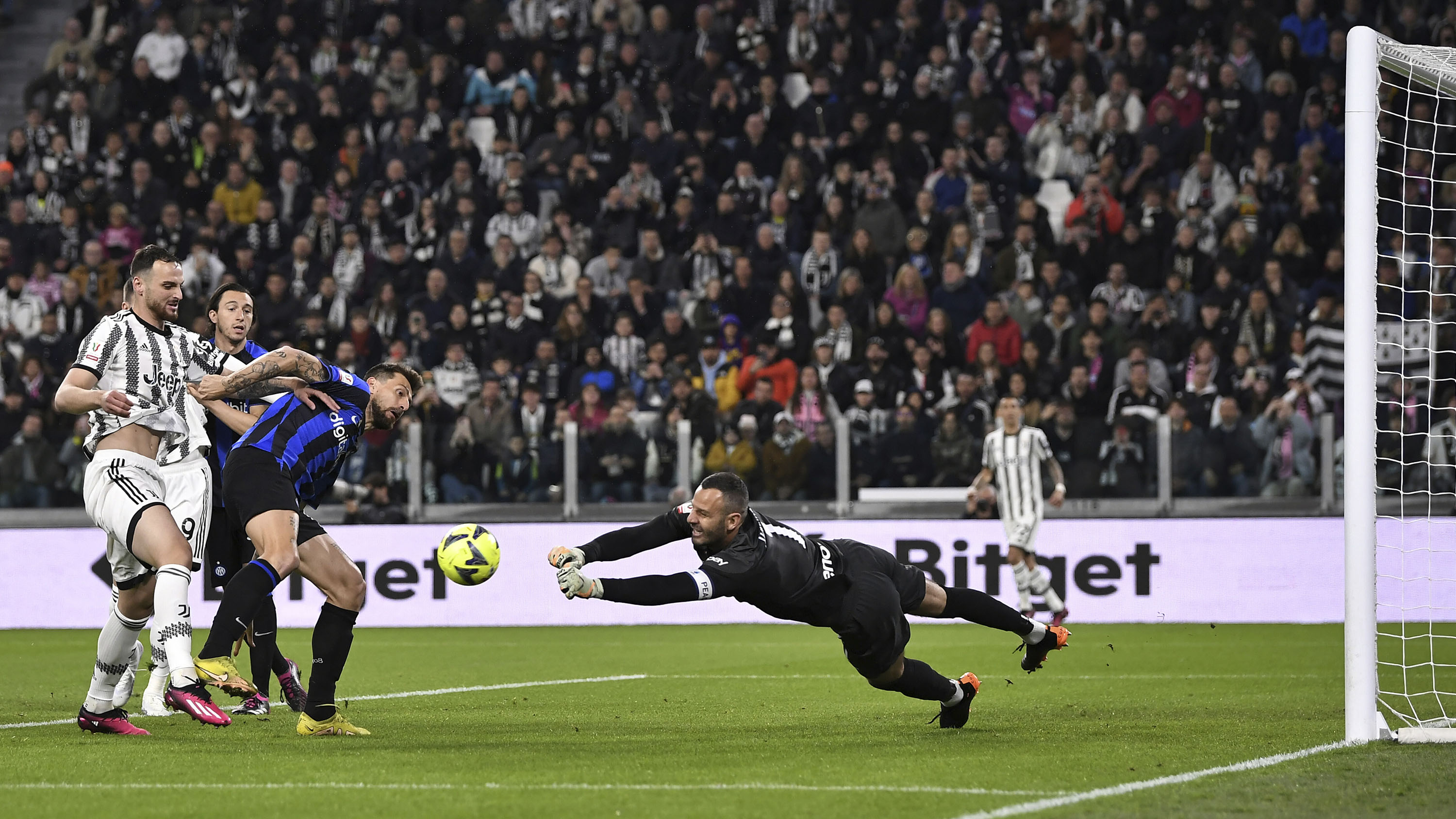 Tanpa Pemenang dan Drama 3 Kartu Merah di Leg Pertama Semifinal Coppa Italia Juventus Kontra Inter Milan