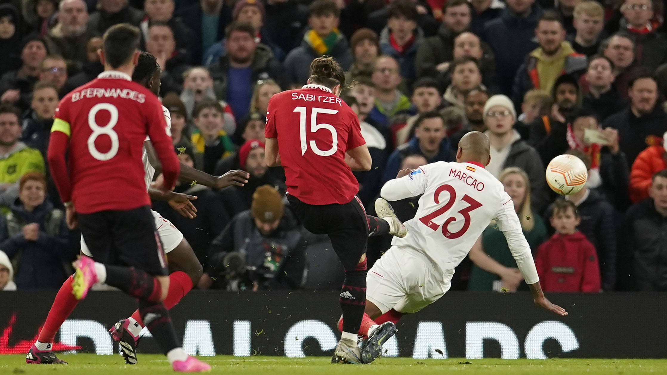 Usaha Marcel Sabitzer Sia-sia, MU Kena Comback Dua Gol Bunuh Diri di Leg Pertama Perempat Final Liga Europa