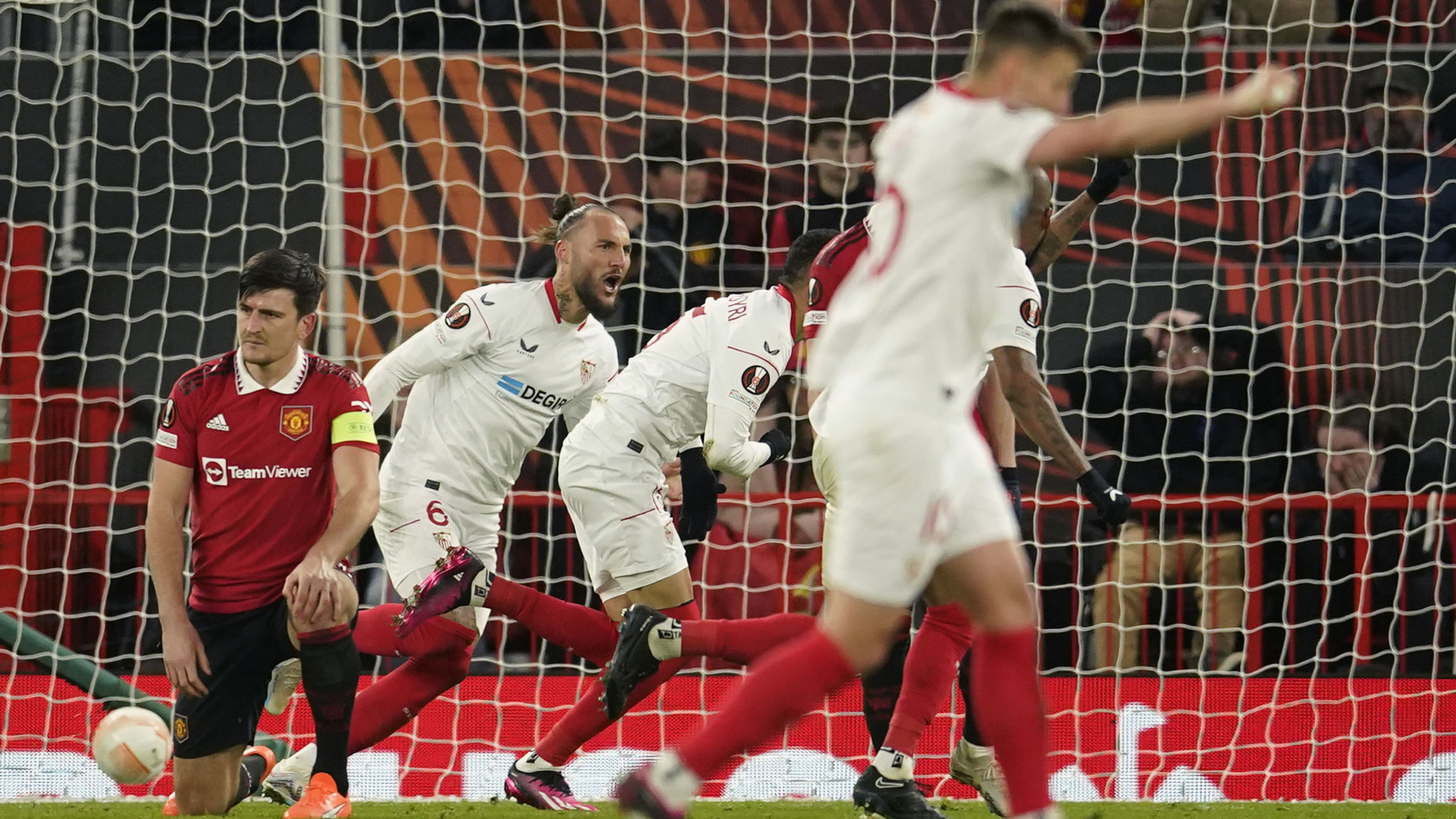 Usaha Marcel Sabitzer Sia-sia, MU Kena Comback Dua Gol Bunuh Diri di Leg Pertama Perempat Final Liga Europa