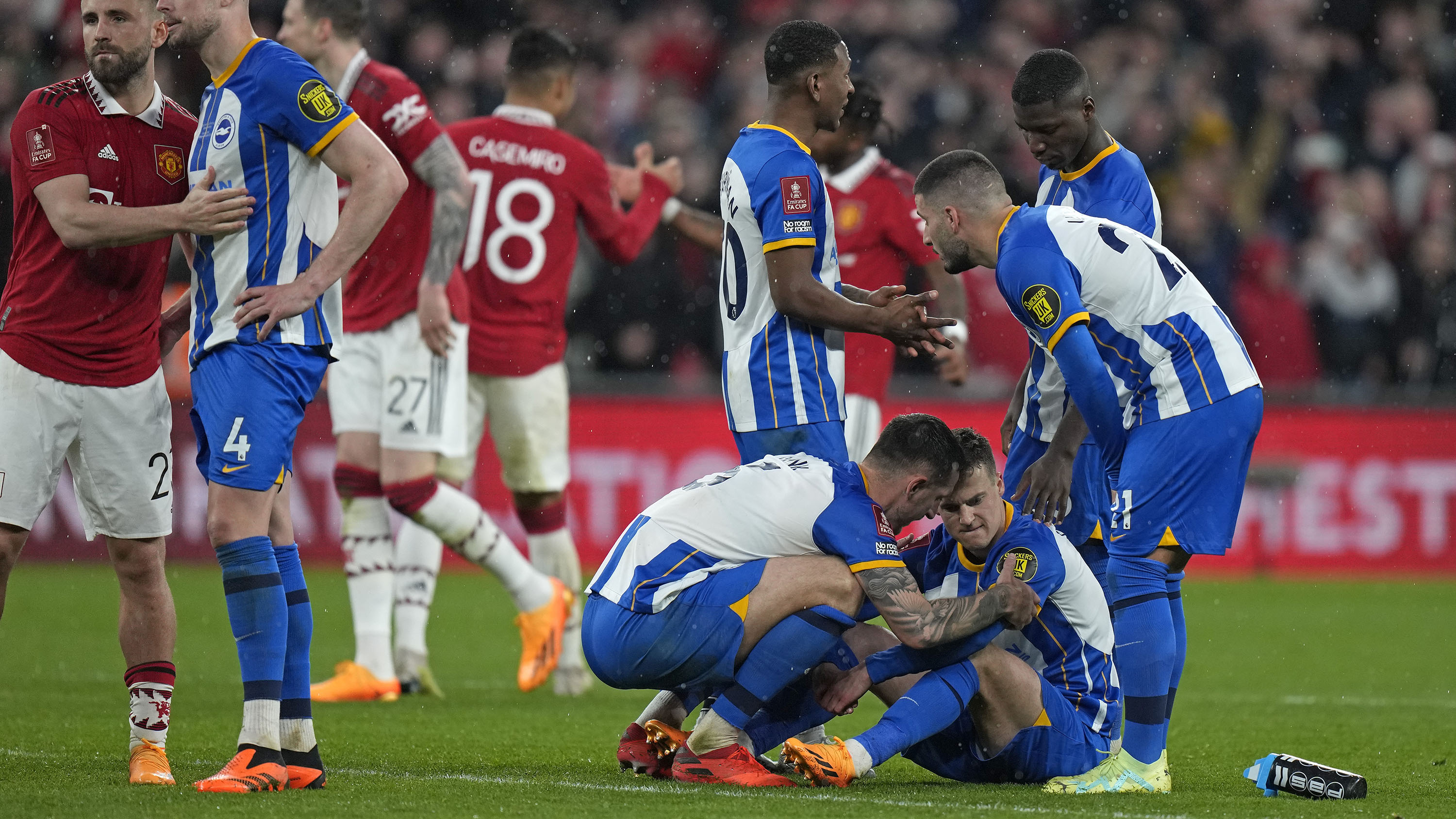 Wujudkan Derby Manchester di Final Piala FA, MU Sukses Kalahkan Brighton Lewat Babak Adu Penalti