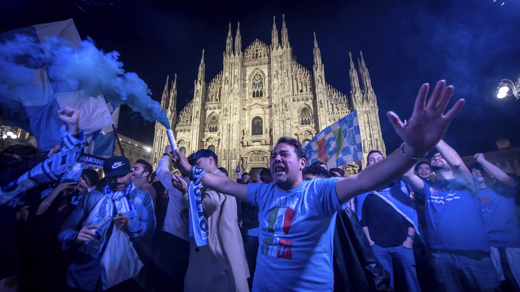 Suporter Berpesta Napoli Juara Liga Italia, 33 Tahun Penantian Tuntas Sudah