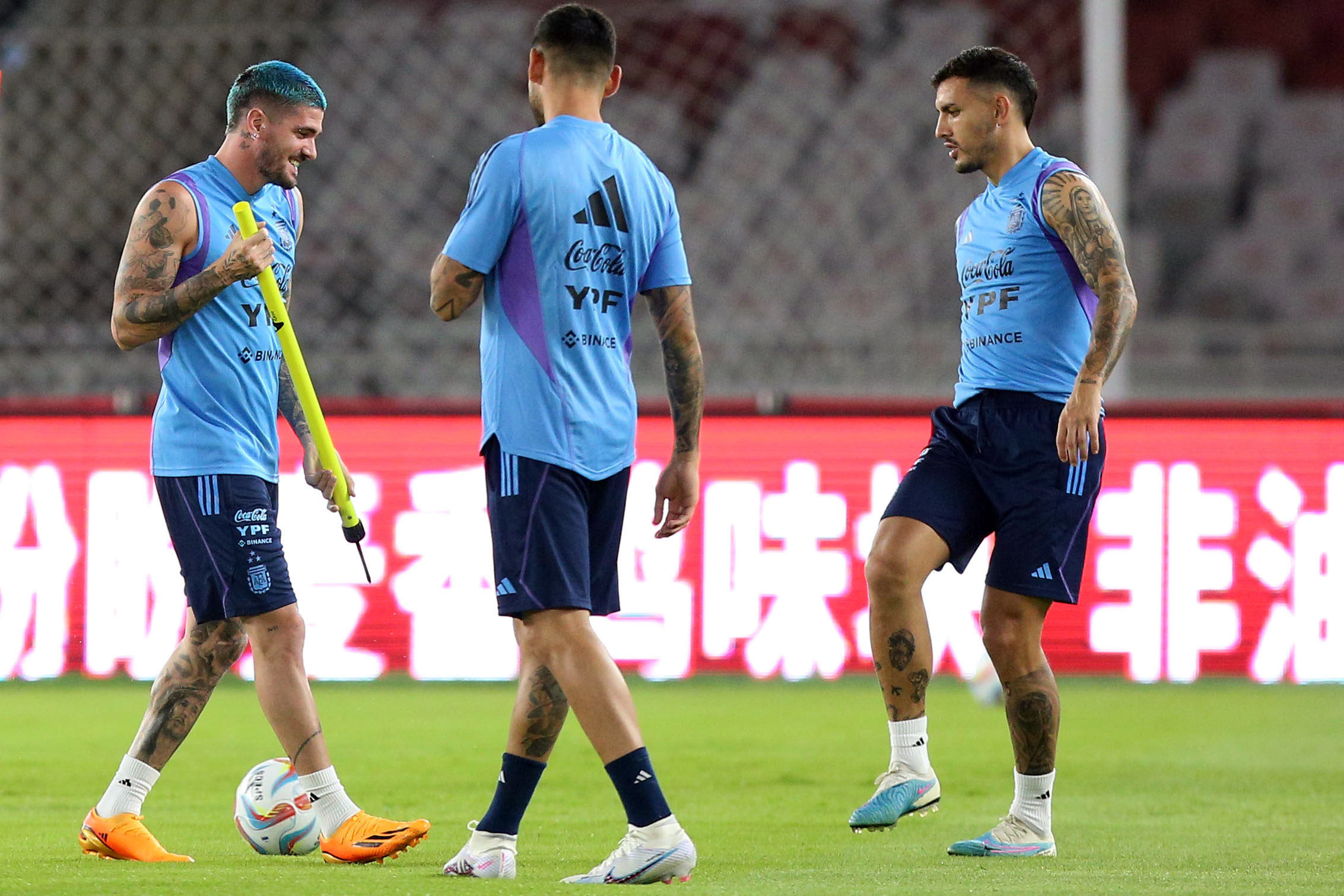 Melihat dari Dekat Pemain Timnas Argentina saat Melakukan Sesi Latihan di SUGBK