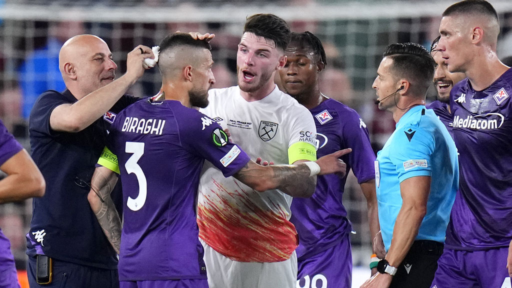 Insiden Kepala Kapten Fiorentina Berdarah Nodai Gelar Juara West Ham ...