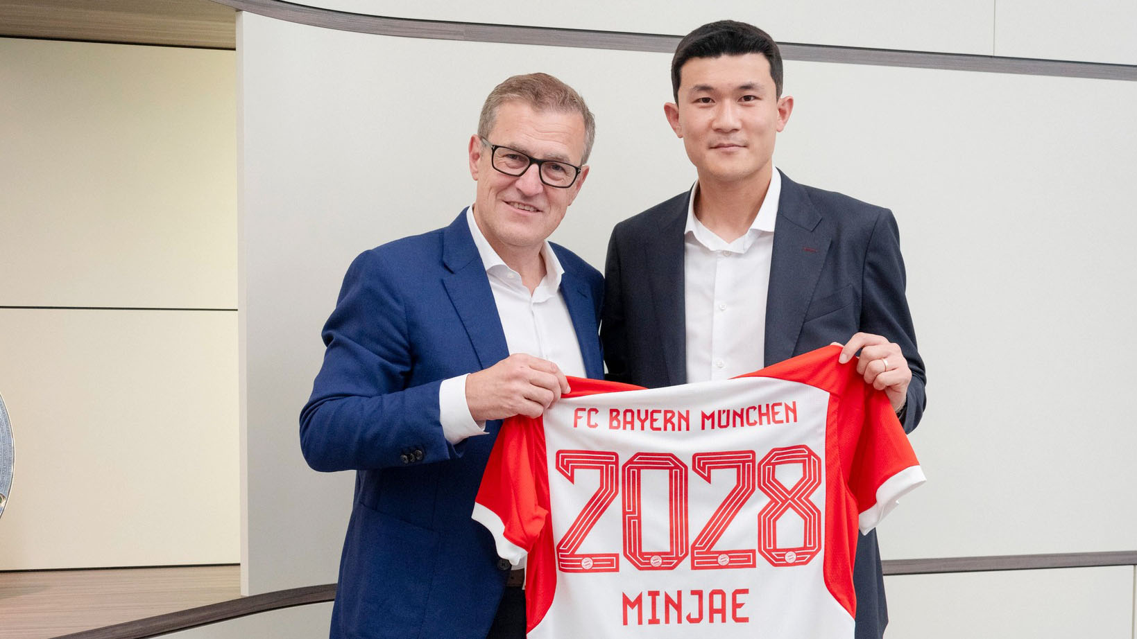 Bek Tangguh Asal Korea Selatan Kim Min-Jae Resmi Berseragam Bayern Munchen