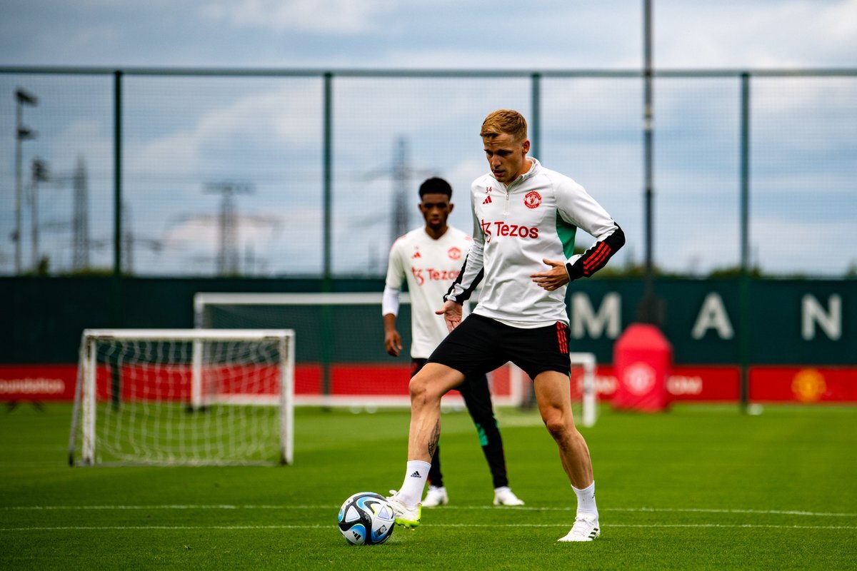 Erik Ten Hag Kumpulkan Pemain MU di Carrington, Ada Siapa Saja Yah