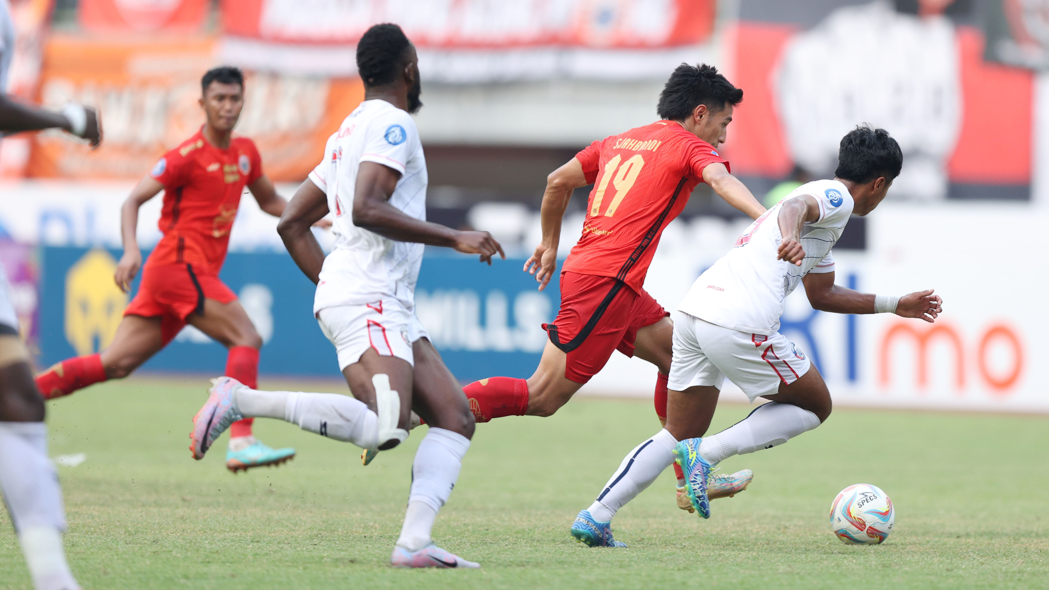 Penampilan Apik dan Reuni Kecil Hanif Sjahbandi Bersama Arema FC