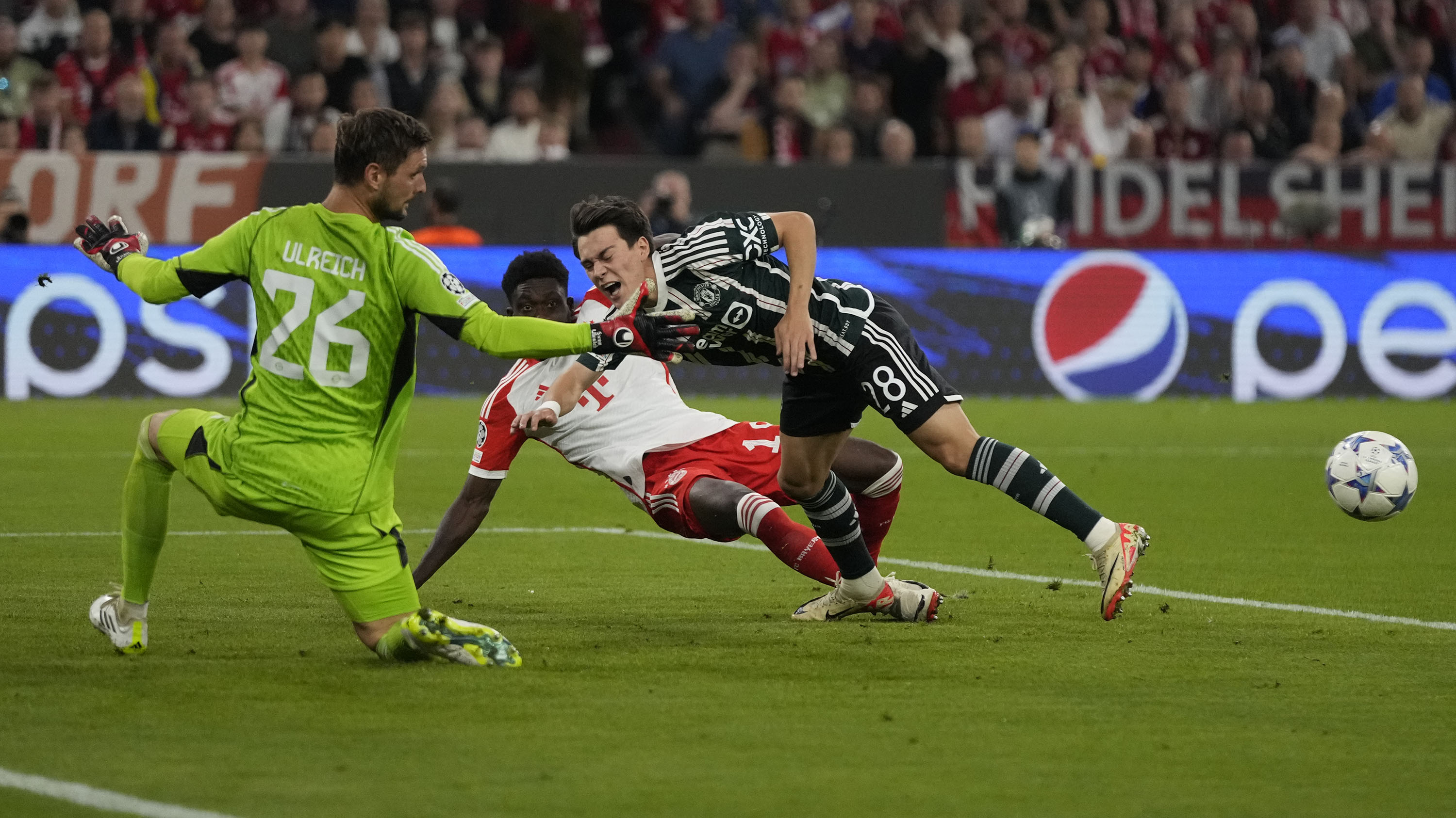 Andre Onana Blunder Lagi, MU Keok dari Bayern Munchen di Liga Champions
