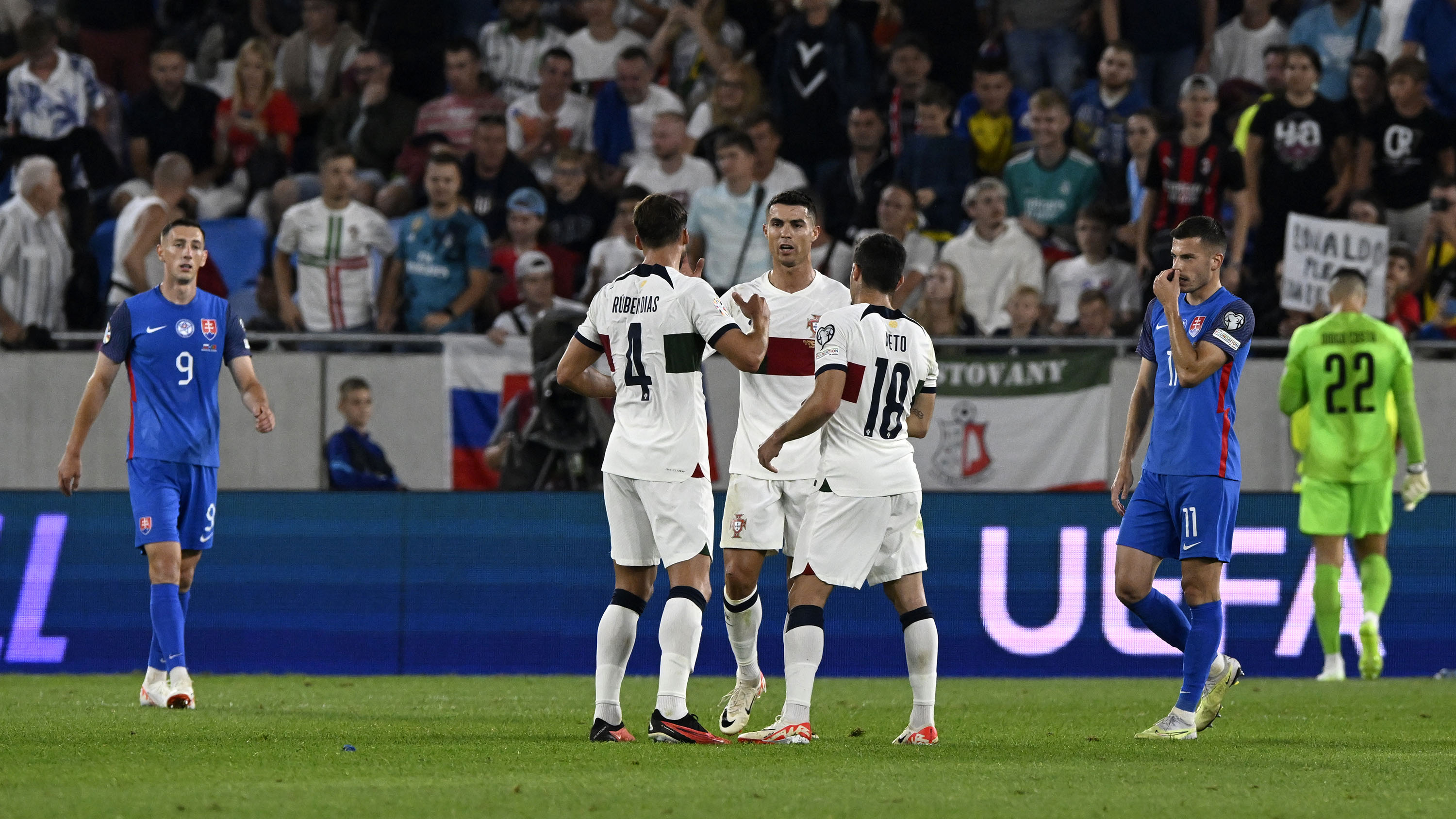 Bruno Fernandes Bawa Portugal Masih Sempurna di Kualifikasi Euro 2024 setelah Sikat Slovakia