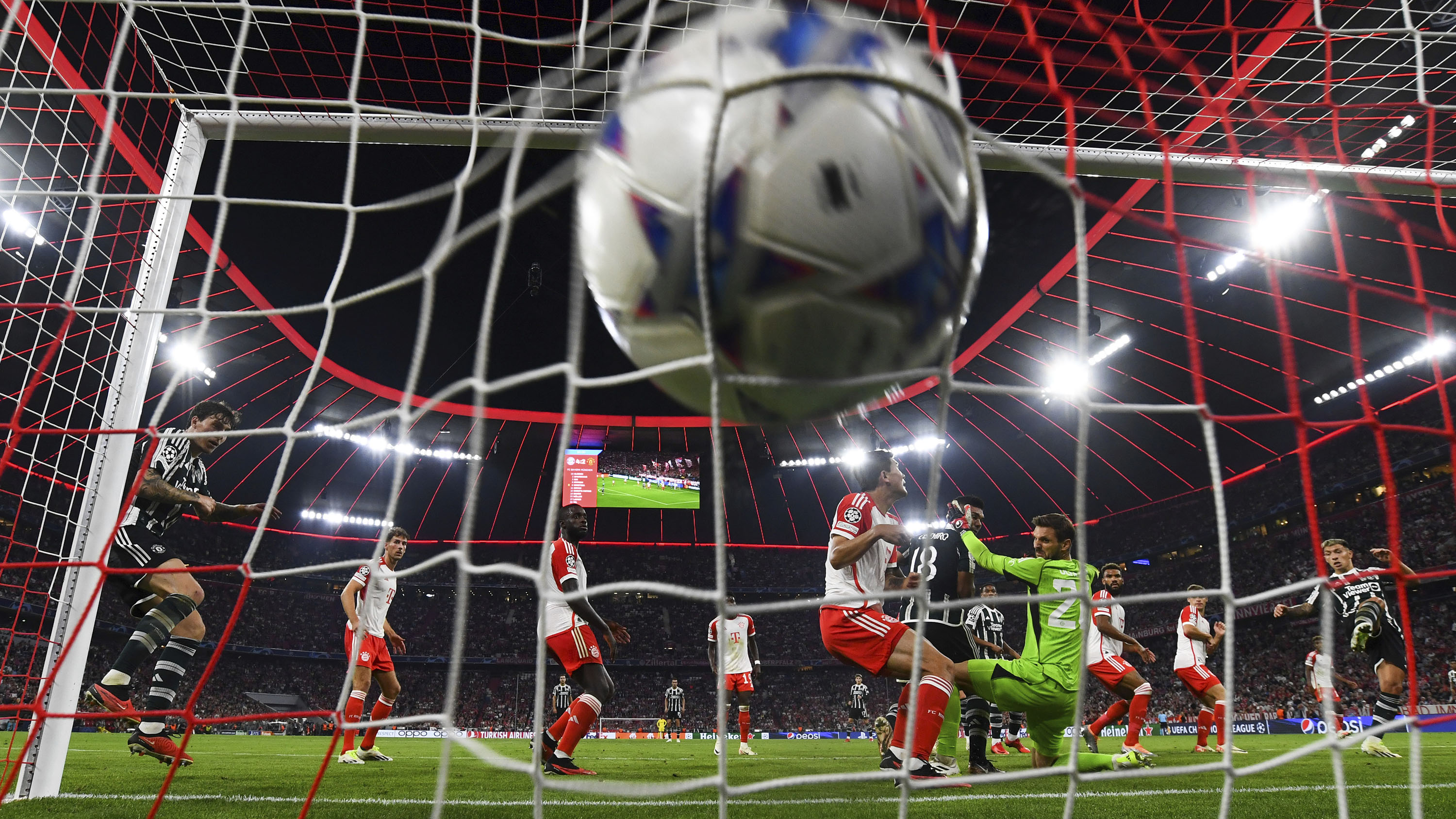 Andre Onana Blunder Lagi, MU Keok dari Bayern Munchen di Liga Champions