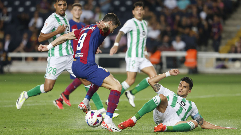 Barcelona Pesta Gol ke Gawang Real Betis