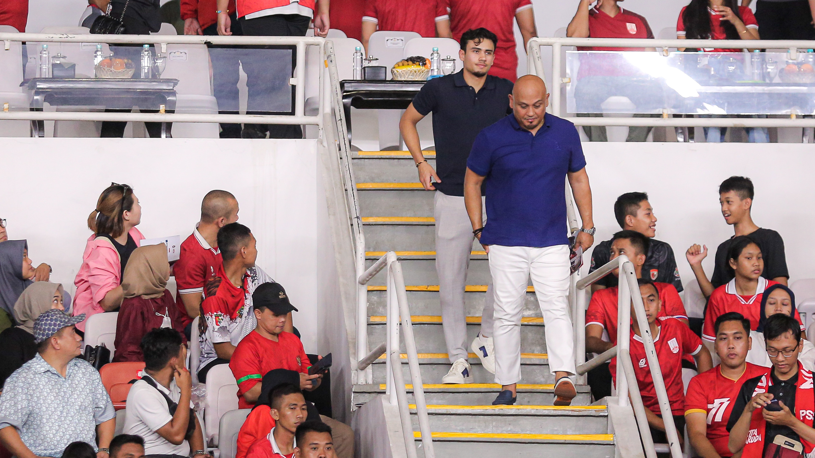 Momen Nathan Tjoe-A-On Foto Bareng Presiden Jokowi saat Timnas Indonesia Vs Brunei di Kualifikasi Piala Dunia 2026