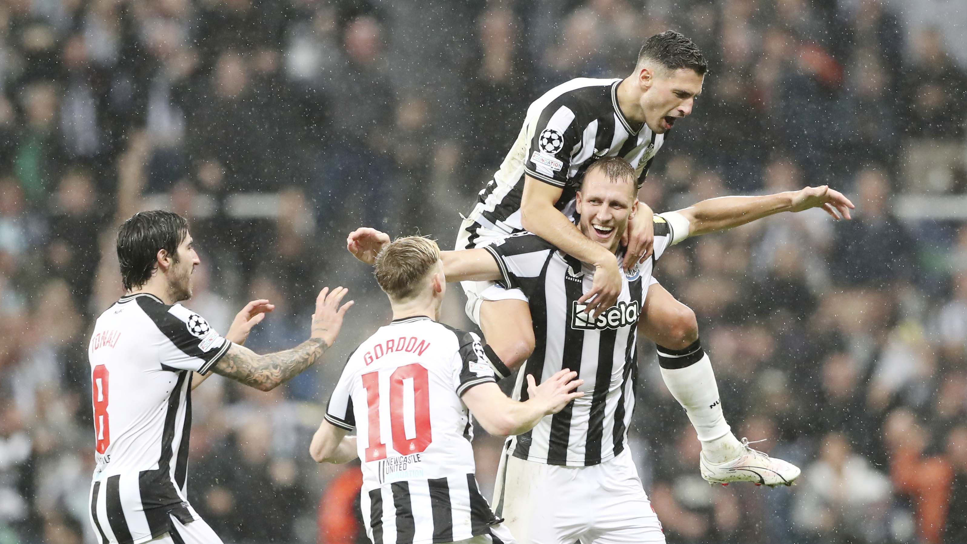PSG Hancur Lebur di Markas Newcastle United