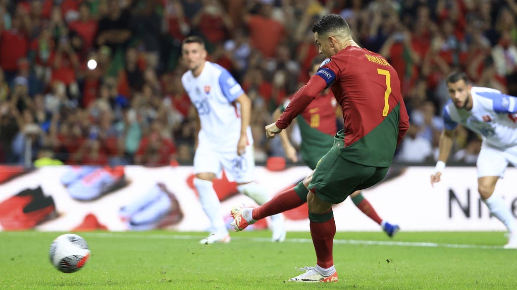 Borong 2 Gol, Cristiano Ronaldo Bawa Portugal Bungkam Slovakia di Kualifikasi Euro 2024