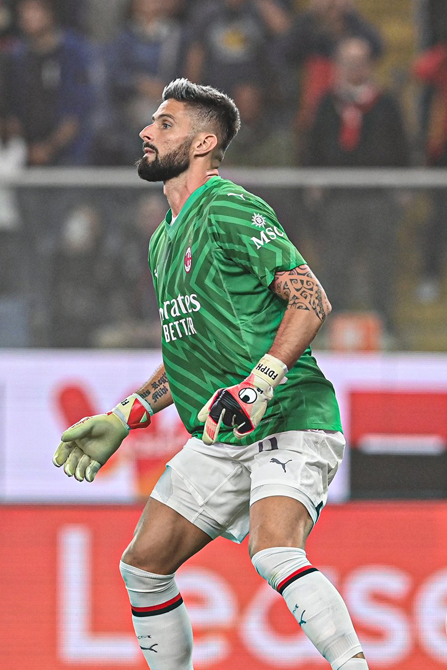 Aksi Tangguh Striker AC Milan jadi Kiper Dadakan, Olivier Giroud Bikin Penyelamatan Gemilang