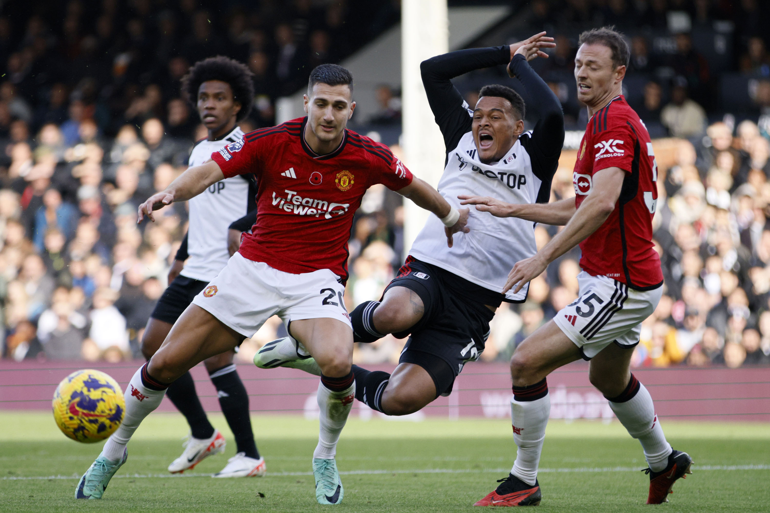 Gol Tunggal Bruno Fernandes Bawa MU Tumbangkan Tuan Rumah Fulham di Liga Inggris 2023/2024