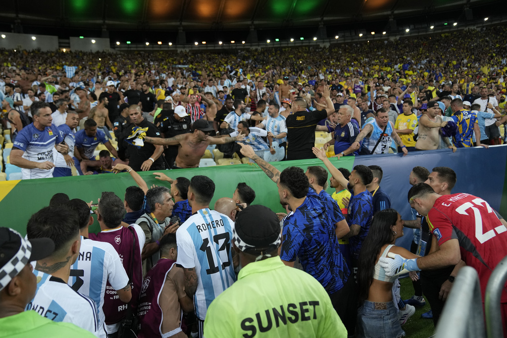 Pemain Timnas Argentina Ikut Menenangkan Bentrokan yang Terjadi di Laga Brasil vs Argentina saat Pertandingan Kualifikasi Piala Dunia 2026