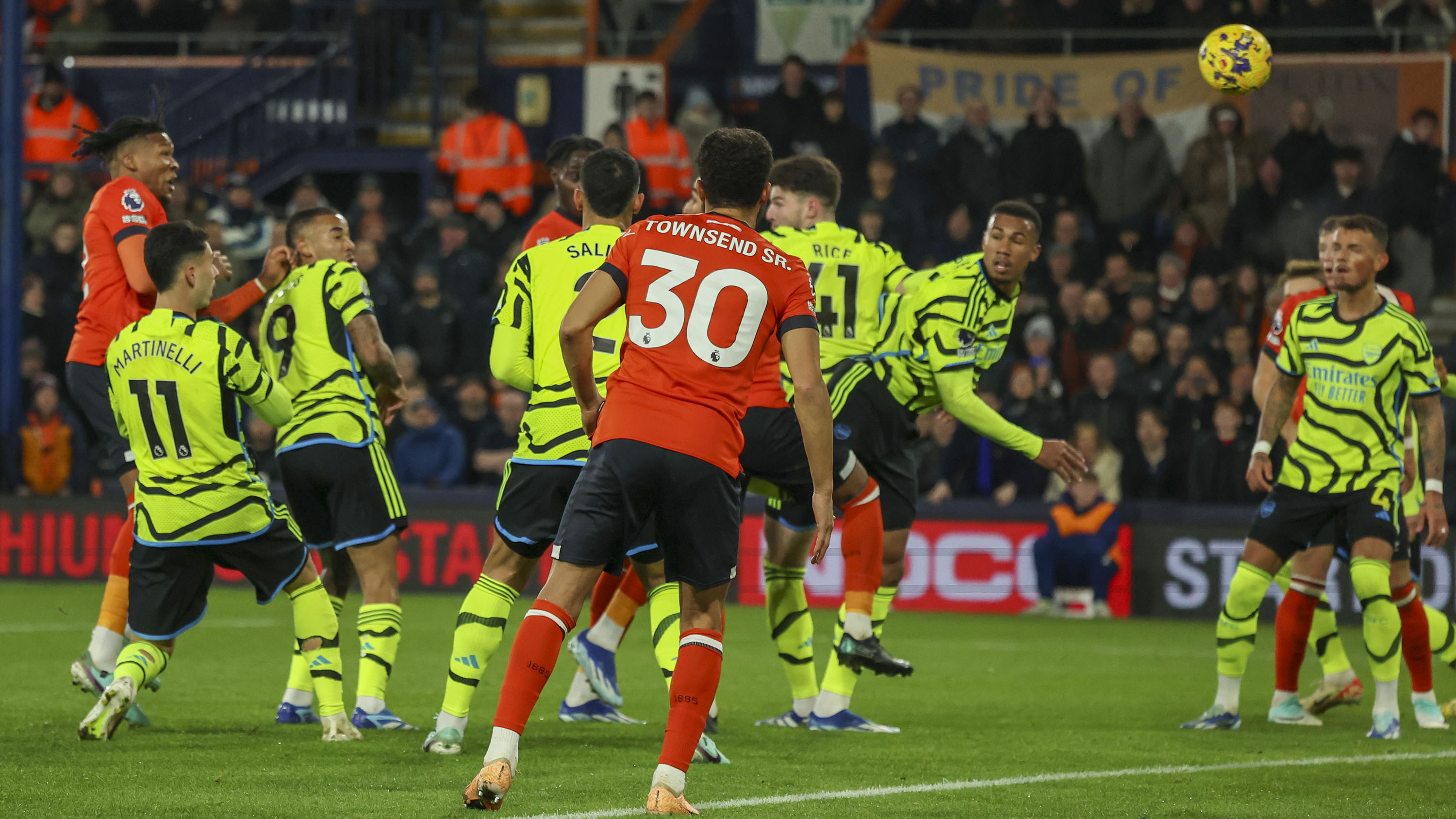 Gol Injury Time Declan Rice ke Gawang Luton Bawa Arsenal Comeback dan Mantapkan Posisi di Puncak Klasemen Sementara Liga Inggris