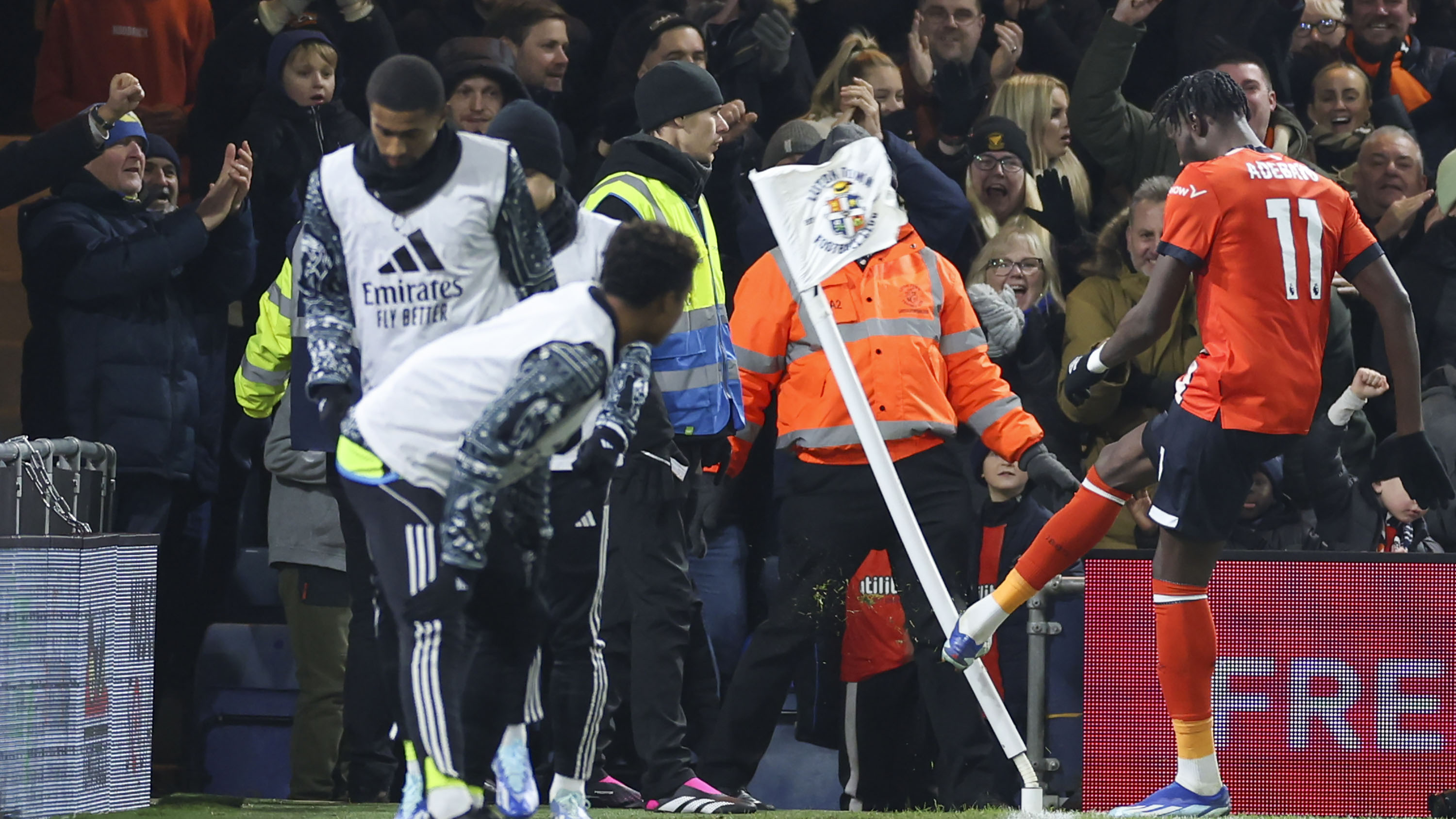 Gol Injury Time Declan Rice ke Gawang Luton Bawa Arsenal Comeback dan Mantapkan Posisi di Puncak Klasemen Sementara Liga Inggris