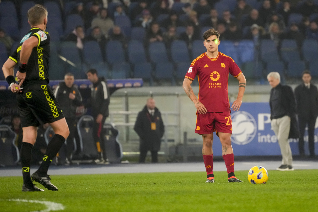 Panasnya Derby Della Capitale, 3 Kartu Merah, dan Lazio Singkirkan Roma dari Coppa Italia