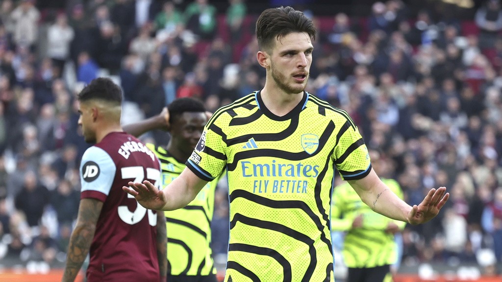 Momen Declan Rice Tahan Selebrasi di Rumah Sang Mantan