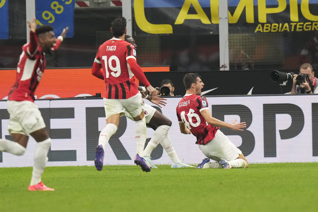 Derby della Madonnina Milik Rossoneri