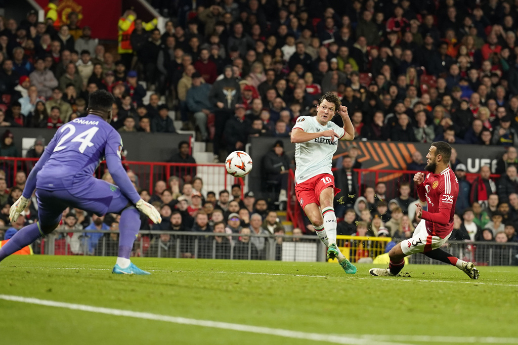 MU vs Twente: Mees Hilgers dkk Berhasil Jinakkan Old Trafford