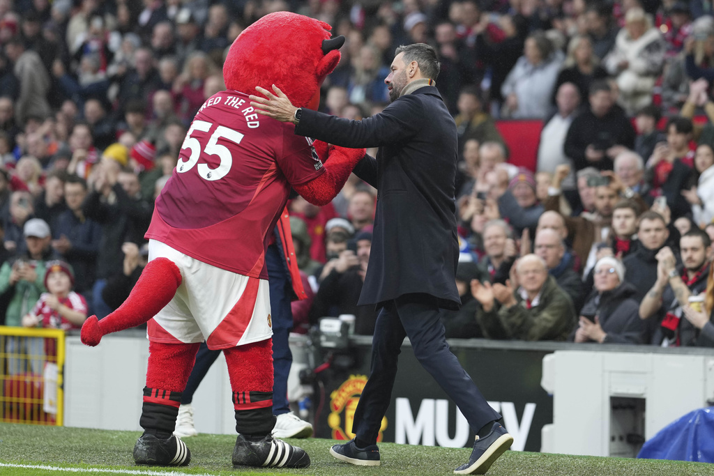 MU vs Leicester: Persembahan Tiga Poin Terakhir Ruud van Nistelrooy