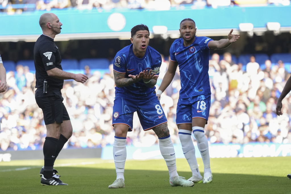 Cucurella Pahlawan Chelsea