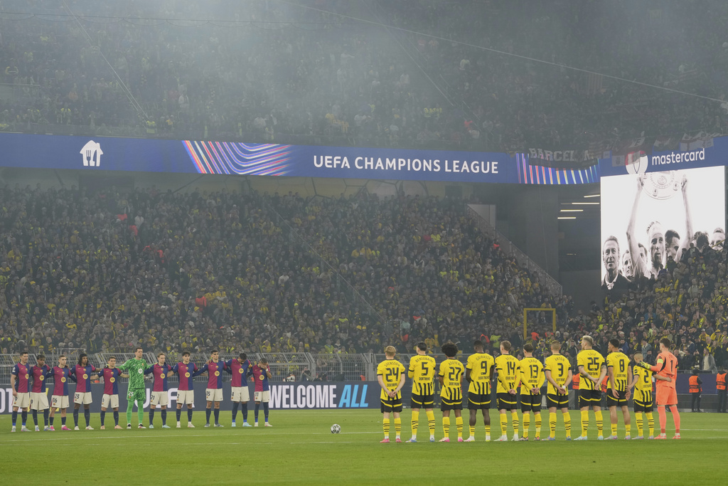 Dortmund vs Barcelona: Walau Kalah, Barca Tetap Tersenyum
